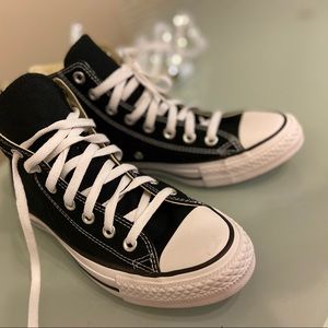 Women's hightop black Chuck Taylor's size 9